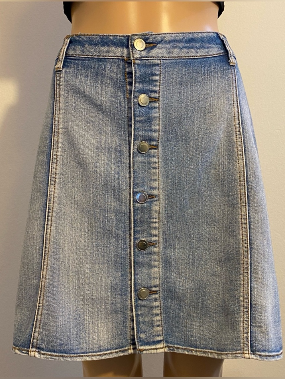 Women Faded Glory Faded Denim Front Button w/Belt Loops & Two Back Pockets Skirt